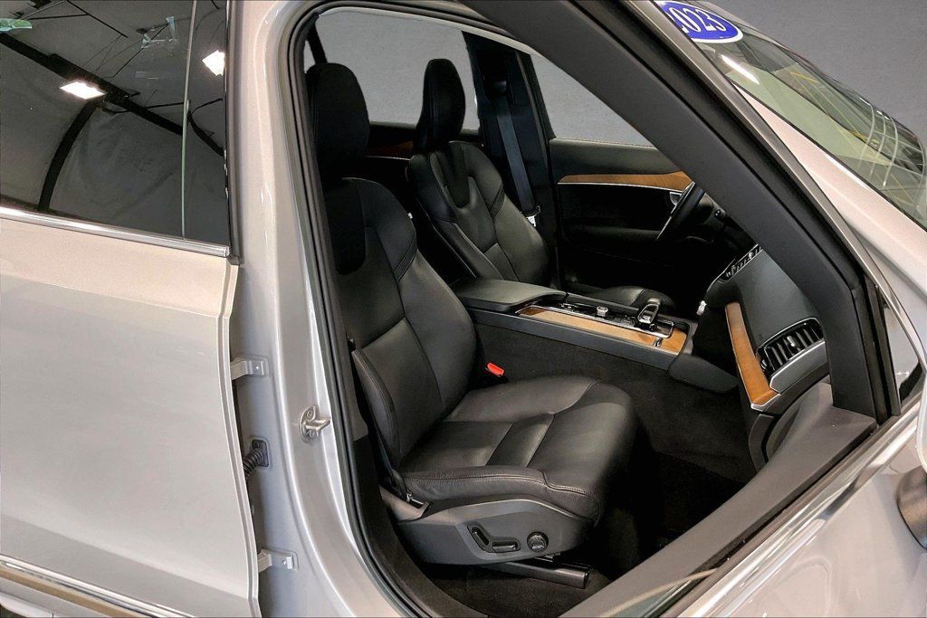 Certified 2023 Volvo XC90 B6 Plus w/ Protection Package Premier AWD/4WD image 31