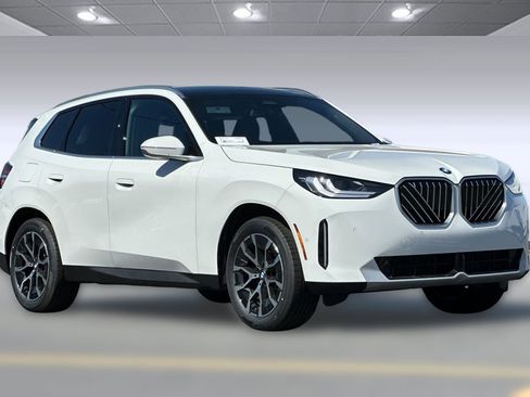 Used 2025 BMW X3 xDrive30i w/ Convenience Package image 6