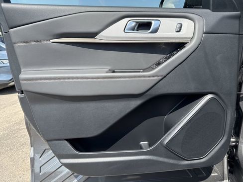 New 2025 Ford Explorer Active w/ Active Comfort Package image 10