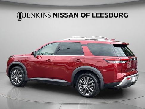 Certified 2023 Nissan Pathfinder SL w/ SL Premium Package FWD image 7