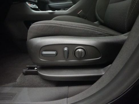 Used 2022 GMC Terrain SLE w/ Driver Convenience Package image 29