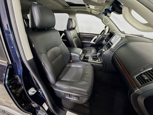 Used 2019 Toyota Land Cruiser AWD/4WD image 30