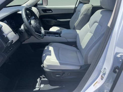 Used 2025 Nissan Pathfinder SL w/ SL Premium Package AWD/4WD image 21
