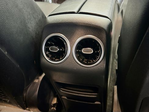 Used 2021 Mercedes-Benz GLB 250 image 16