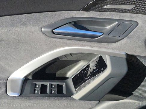 New 2025 Audi SQ5 Prestige image 19