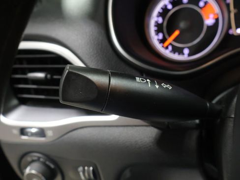 Used 2019 Jeep Cherokee Latitude w/ Popular Appearance Group image 36