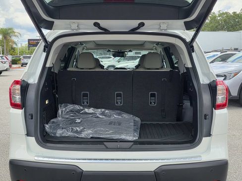 Certified 2025 Subaru Ascent Limited w/ Popular Package #1 AWD/4WD image 9