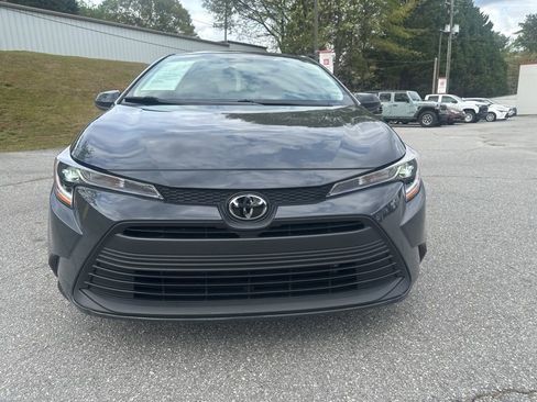 Certified 2025 Toyota Corolla LE image 3