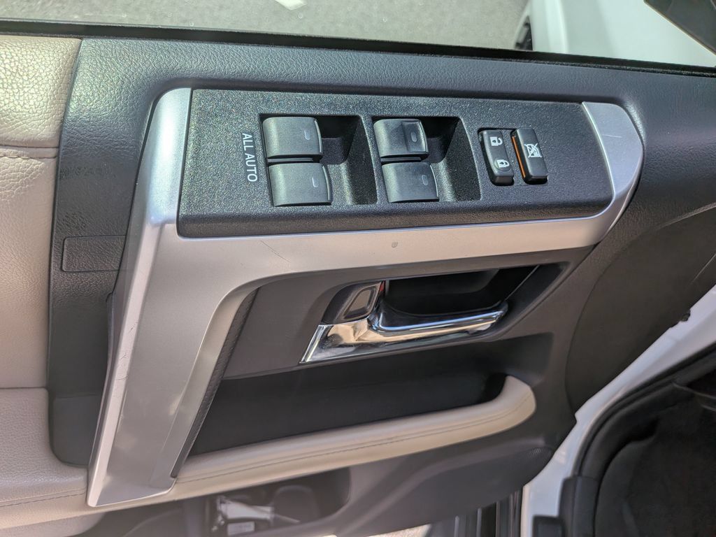 Used 2022 Toyota 4Runner SR5 Premium w/ Moonroof Package AWD/4WD image 9