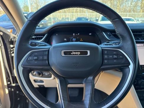 Used 2022 Jeep Grand Cherokee Limited w/ Luxury Tech Group II image 12