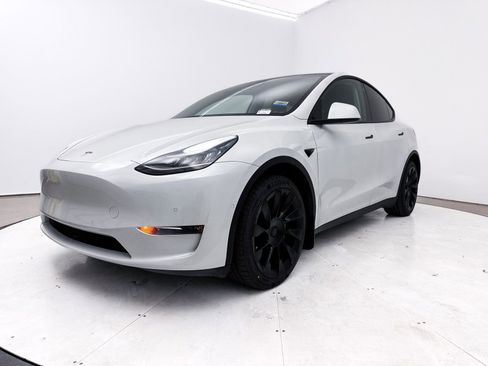 Used 2020 Tesla Model Y Long Range image 12