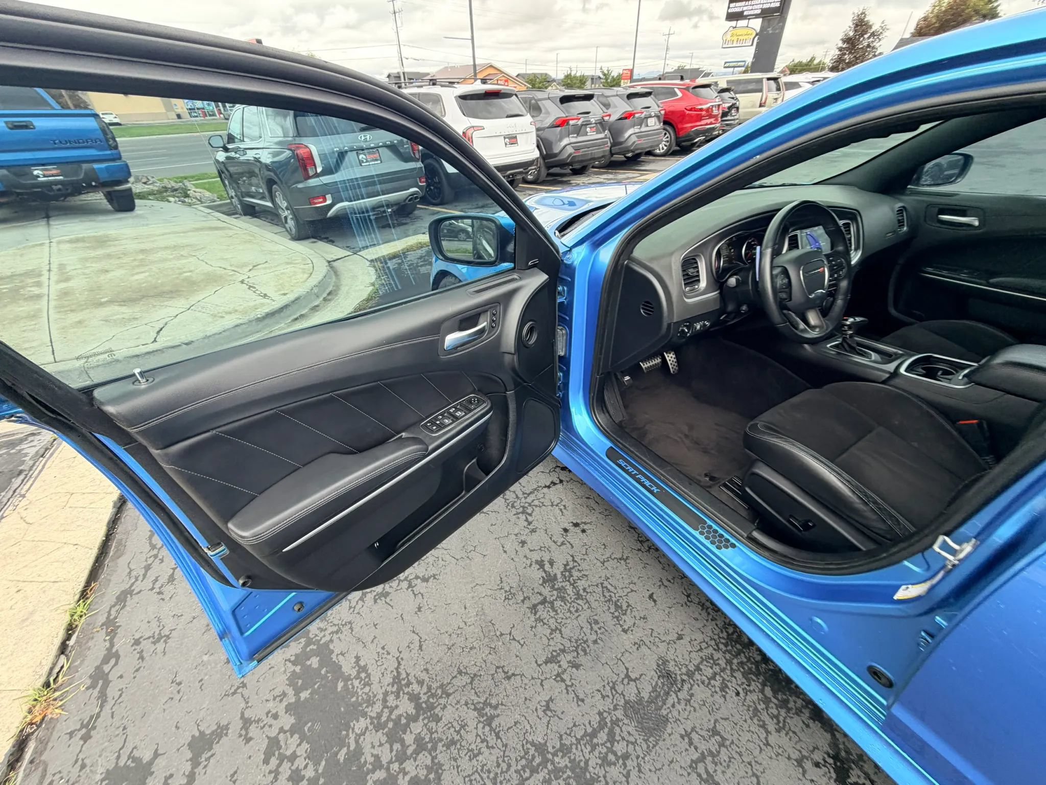 Used 2019 Dodge Charger Scat Pack w/ Dynamics Package RWD image 9