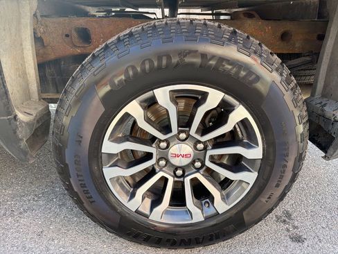 Used 2022 GMC Sierra 1500 AT4 w/ AT4 Premium Package AWD/4WD image 11