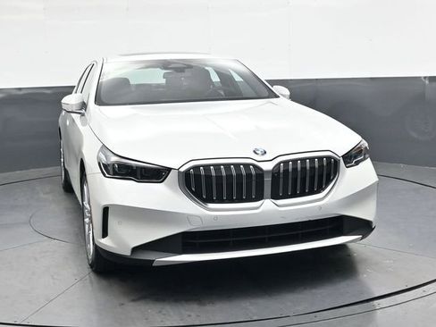Used 2025 BMW 530i xDrive w/ Premium Package image 11