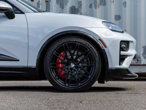 Used 2025 Porsche Macan Turbo Electric AWD/4WD image 18