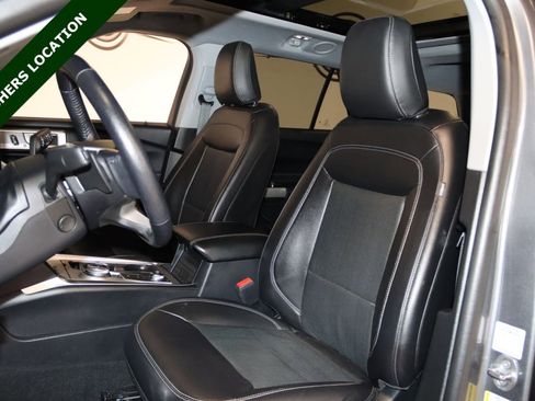 Used 2021 Ford Explorer Limited w/ Equipment Group 301A AWD/4WD image 37
