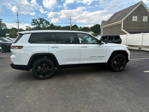 New 2025 Jeep Grand Cherokee L Altitude image 2