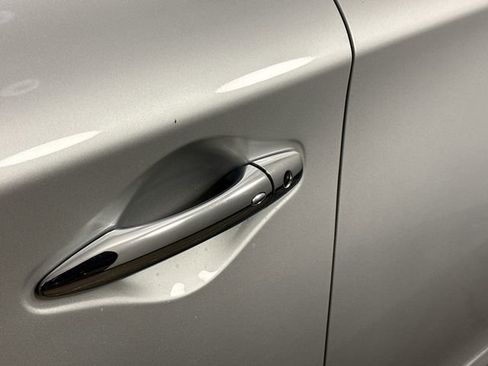 Used 2017 INFINITI QX60 Luxe w/ Deluxe Technology Package image 2