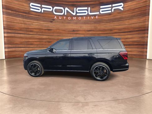 Used 2023 Ford Expedition Limited image 2