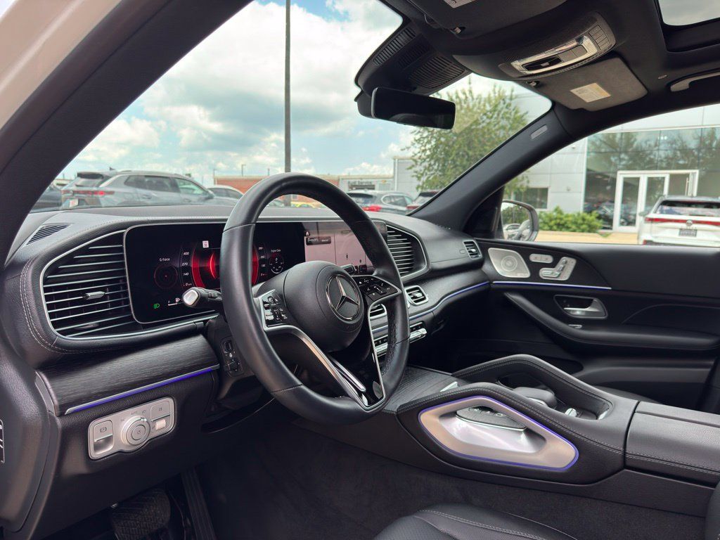 Certified 2025 Mercedes-Benz GLS 450 4MATIC image 4