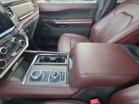 Used 2022 Ford Expedition Limited image 13