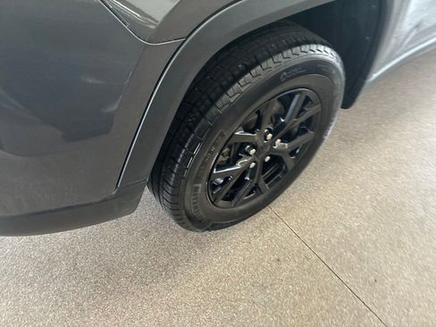 Used 2025 Jeep Grand Cherokee Altitude w/ Trailer Tow Package AWD/4WD image 20