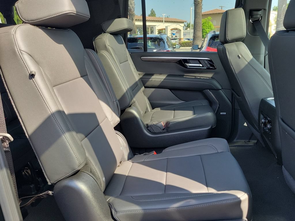 New 2026 Chevrolet Suburban LT w/ Comfort Package AWD/4WD image 21