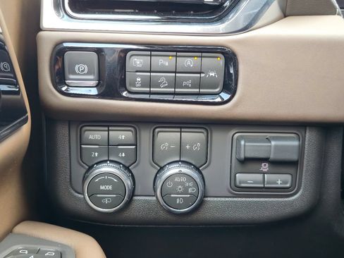 New 2026 GMC Yukon XL Denali Ultimate AWD/4WD image 18