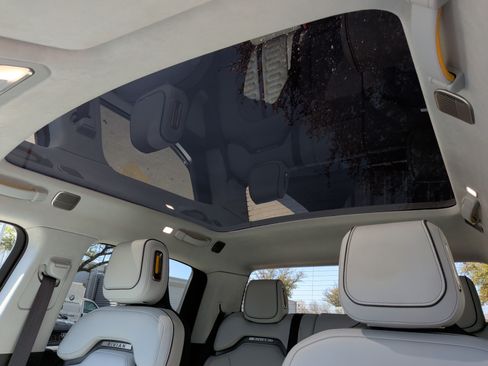 Used 2023 Rivian R1T Adventure image 27