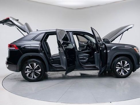 Used 2024 Volkswagen Atlas Cross Sport SE image 18