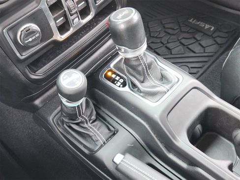 Used 2023 Jeep Wrangler Sahara image 26