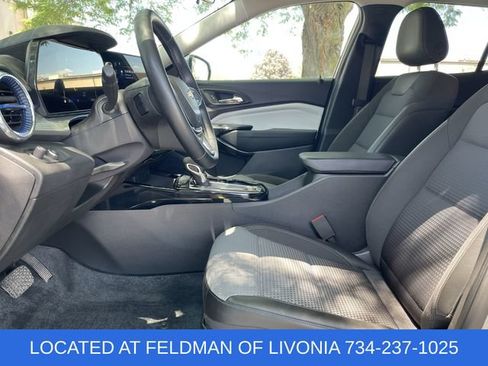 Used 2024 Chevrolet Trax LT w/ Driver Confidence Package FWD image 18