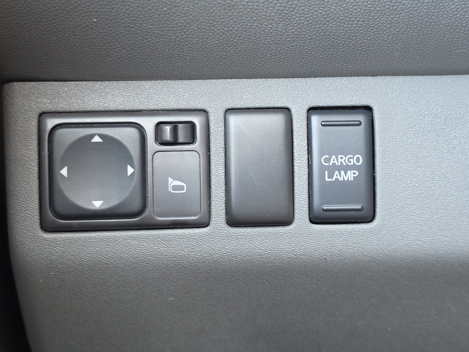 Used 2011 Nissan Frontier SL RWD image 13