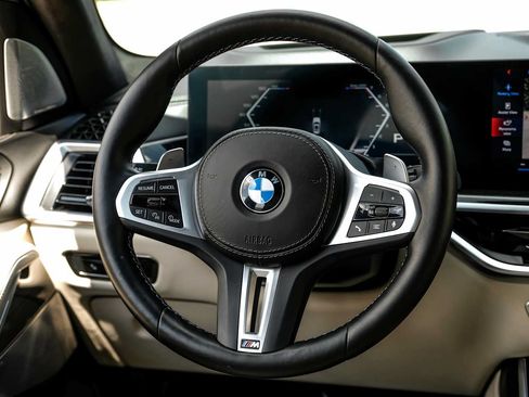 Used 2025 BMW X7 M60i AWD/4WD image 19