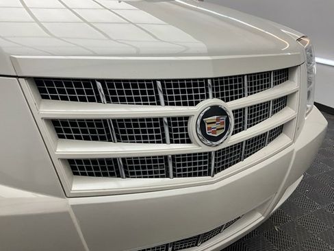 Used 2014 Cadillac Escalade ESV Premium image 30