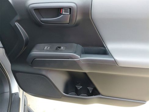 Used 2022 Toyota Tacoma SR image 18