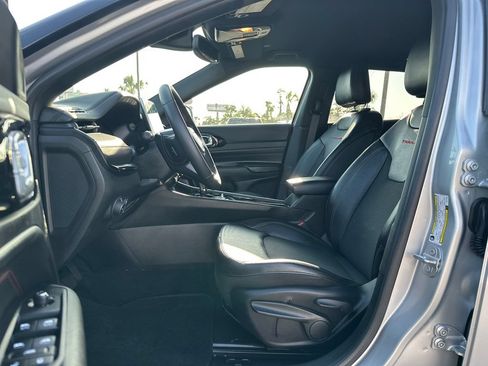 Used 2025 Jeep Compass Trailhawk AWD/4WD image 11