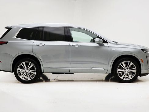 Used 2025 Cadillac XT6 Premium Luxury image 3