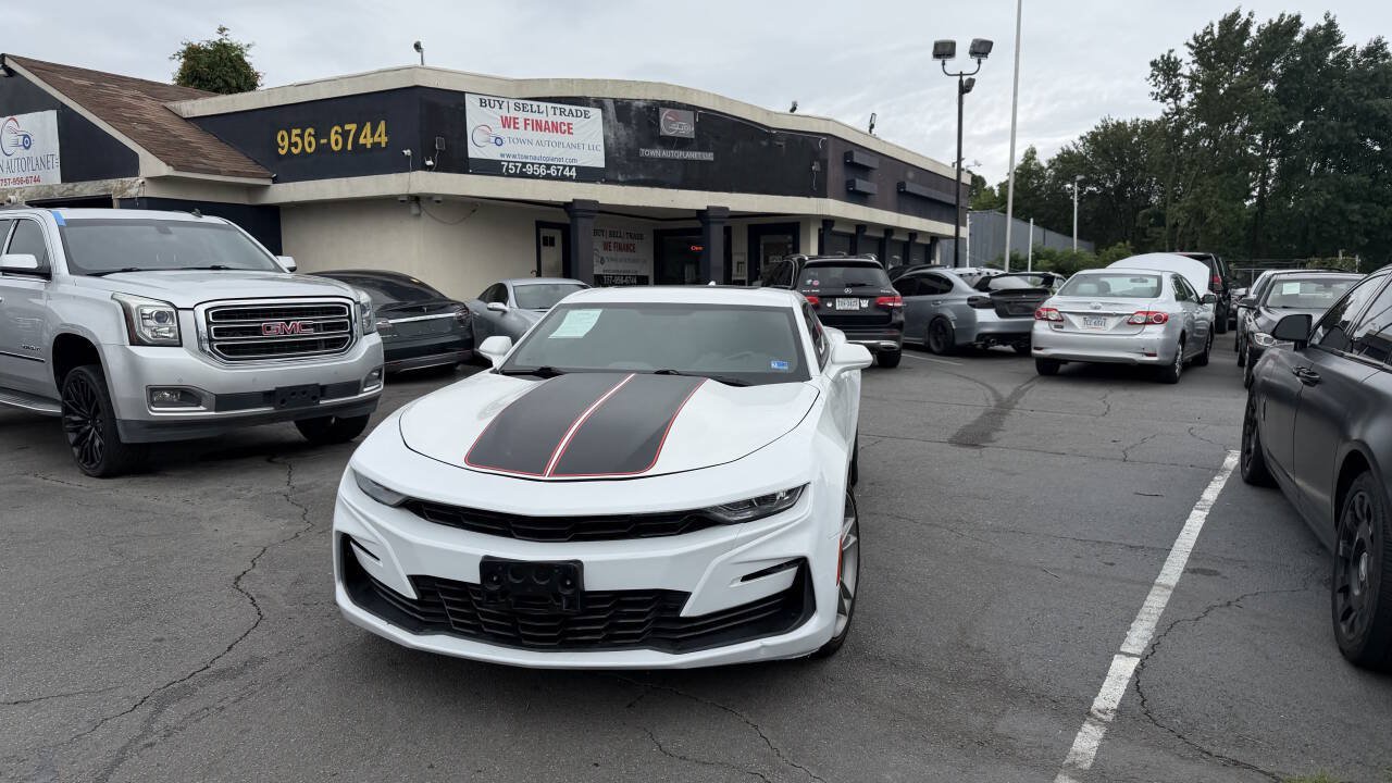 Used 2021 Chevrolet Camaro LT w/ RS Package RWD image 6