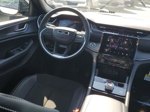 New 2025 Jeep Grand Cherokee Altitude image 13