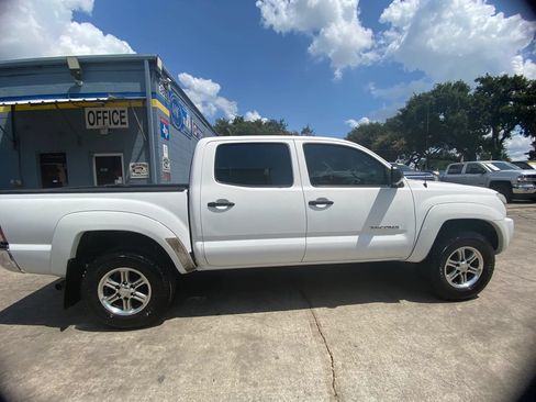 Used 2011 Toyota Tacoma PreRunner w/ SR5 Pkg #2 RWD image 8
