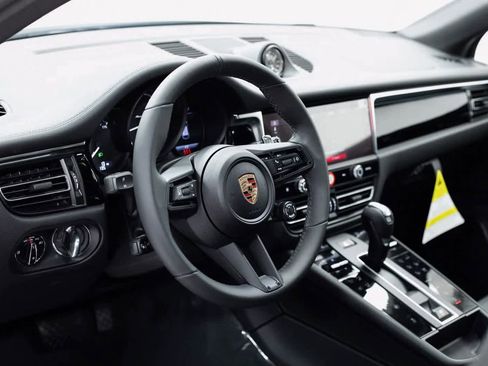 Certified 2025 Porsche Macan Turbo image 4