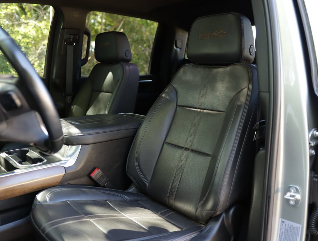 Used 2024 Chevrolet Silverado 2500 High Country w/ High Country Premium Package AWD/4WD image 24