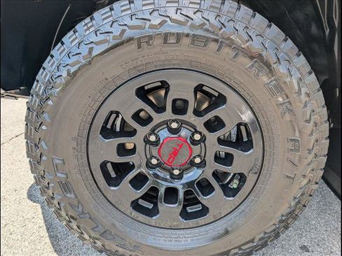 Used 2021 Toyota Tacoma TRD Off-Road w/ TRD Premium Off Road Package AWD/4WD image 20