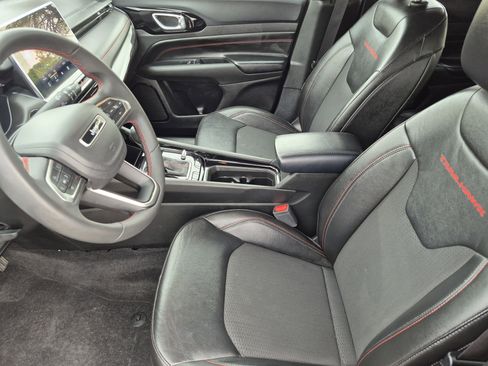 Used 2025 Jeep Compass Trailhawk AWD/4WD image 27