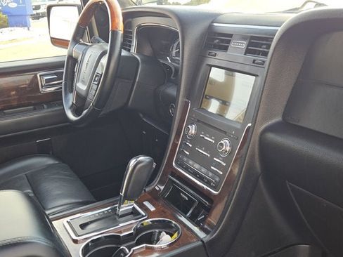Used 2017 Lincoln Navigator L Select image 6