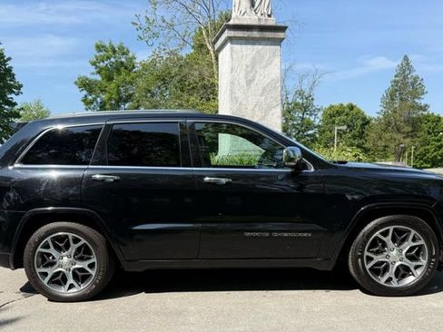 Used 2019 Jeep Grand Cherokee Overland AWD/4WD image 6
