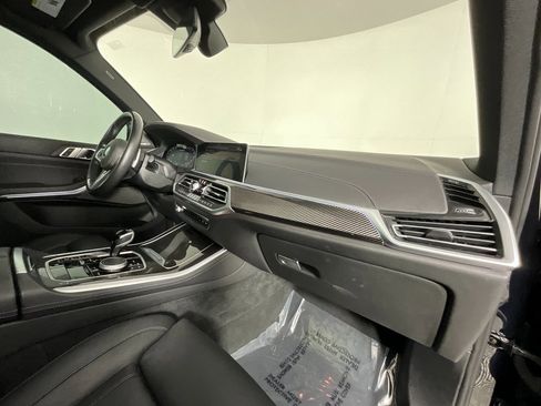 Used 2022 BMW X5 M50i image 19