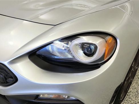 Used 2020 FIAT 124 Spider Abarth RWD image 14