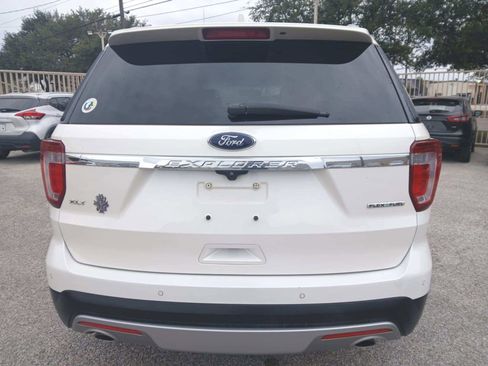 Used 2016 Ford Explorer XLT w/ Equipment Group 202A image 6